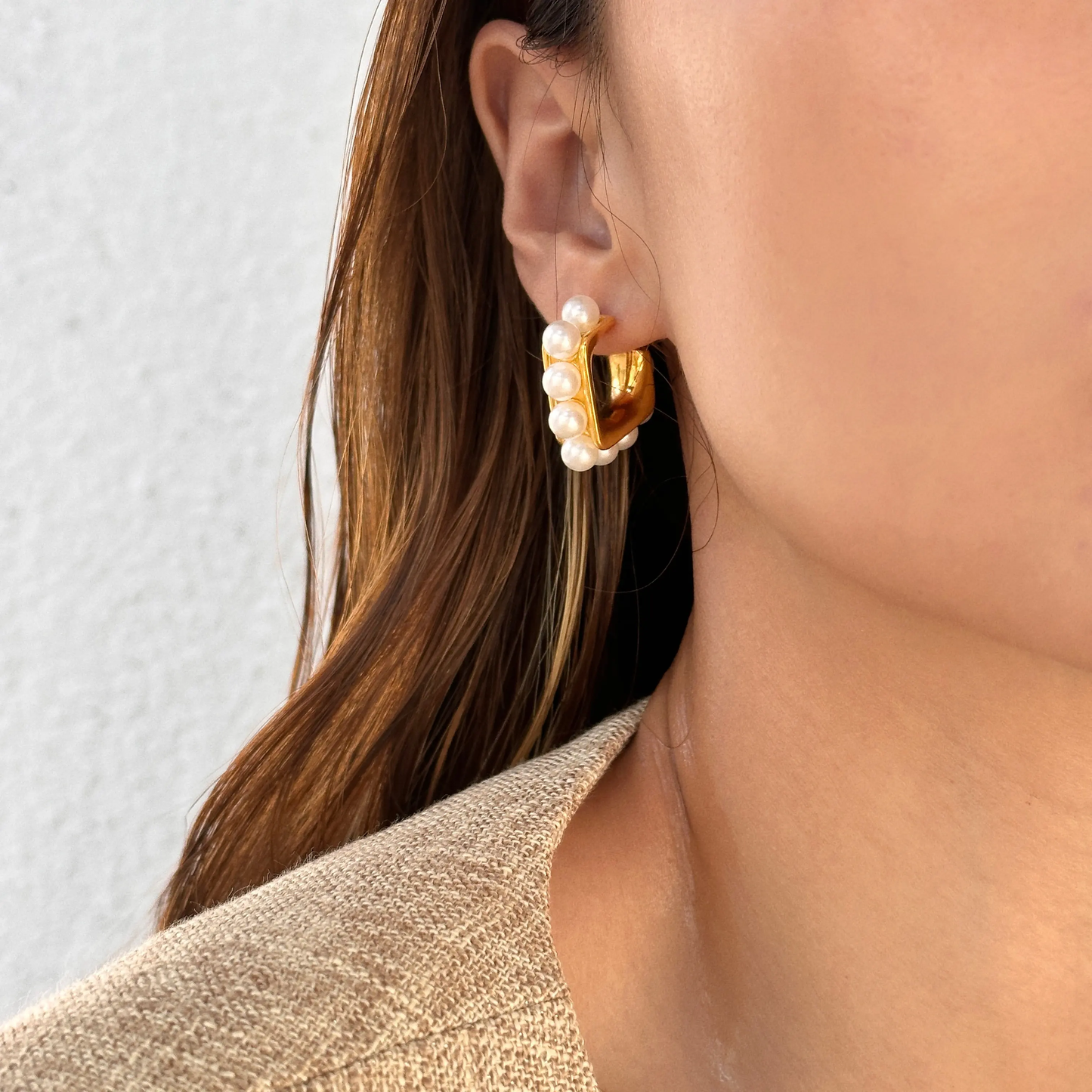 AVA PEARL HUGGIE HOOP EARRINGS