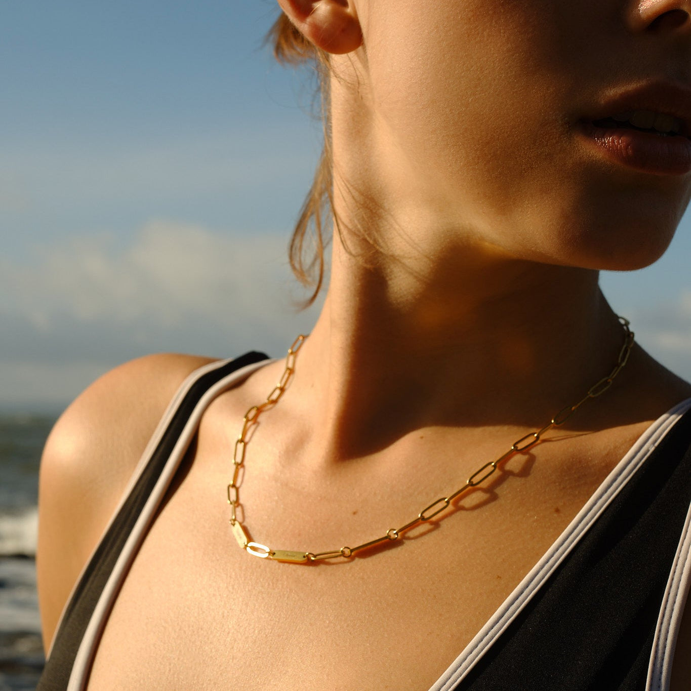 PAPERCLIP ENGRAVED BAR NAME NECKLACE