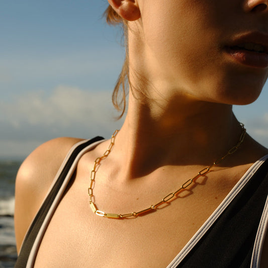 PAPERCLIP ENGRAVED BAR NAME NECKLACE
