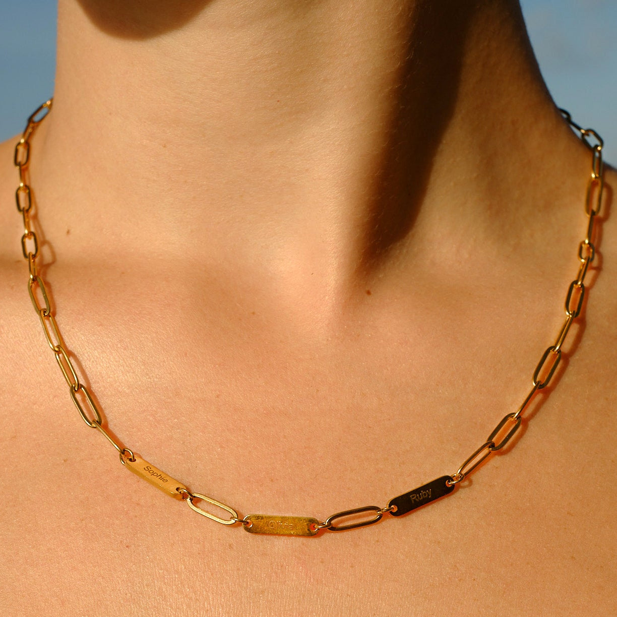 PAPERCLIP ENGRAVED BAR NAME NECKLACE