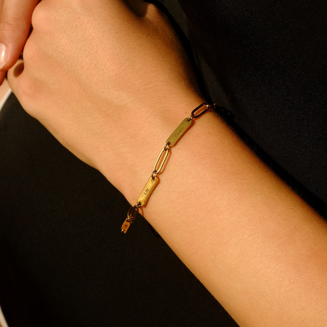 PAPERCLIP ENGRAVED BAR NAME BRACELET